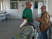 Врачи из Югры оперируют в единственной уцелевшей больнице в Мариуполе