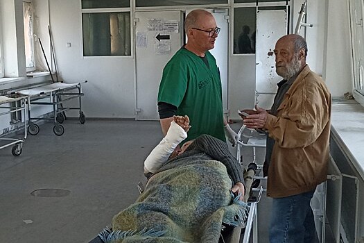 Врачи из Югры оперируют в единственной уцелевшей больнице в Мариуполе