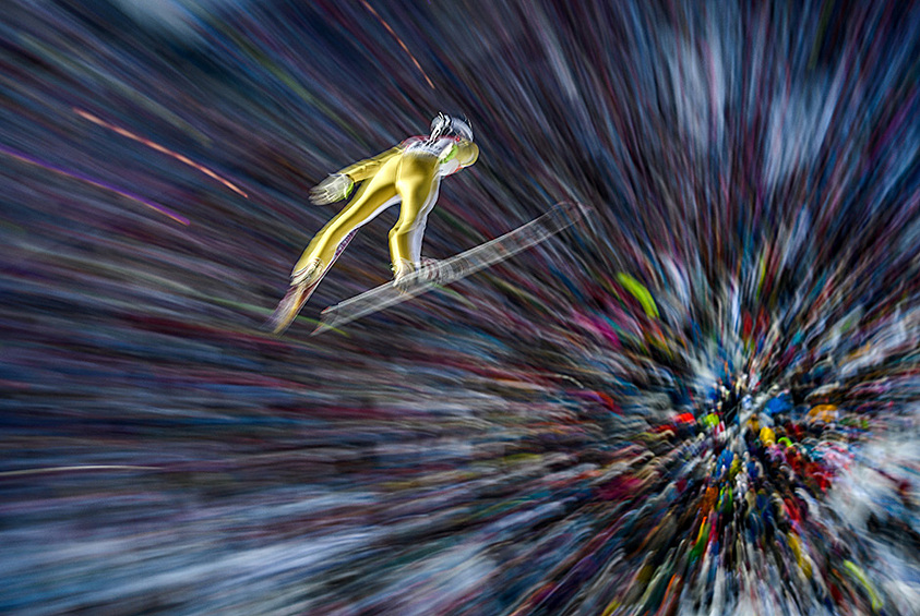Американский спортсмен Кевин Бикнер в финале соревнования по прыжкам на лыжах с трамплина