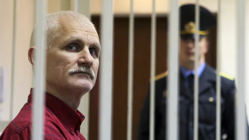 Суд в Минске приговорил нобелевского лауреата Беляцкого к десяти годам колонии