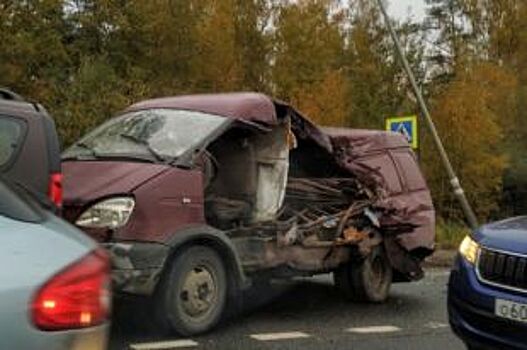 Массовое ДТП стало причиной затора на Волховском шоссе