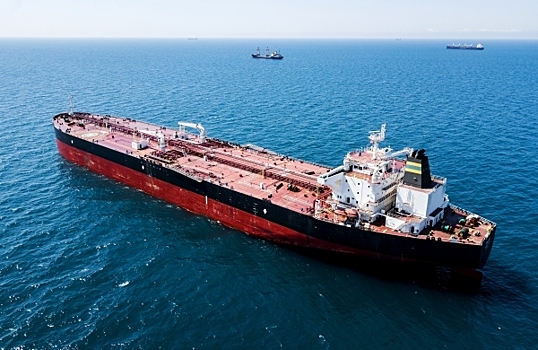 EP: патрульный флот Испании сопроводил два корабля и нефтяной танкер из России