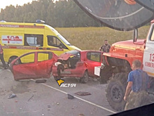 Лобовое столкновение под Новосибирском: Toyota Vitz разорвало на части