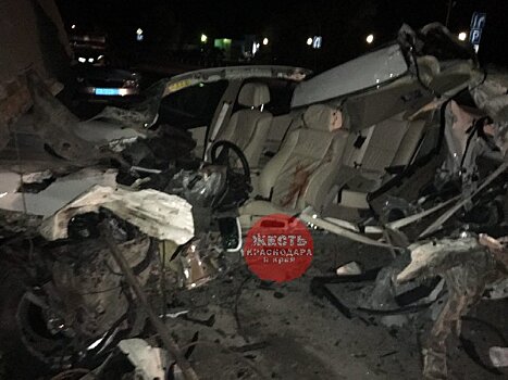 В поселке Небуг уходя от погони разбился водитель иномарки с пассажиркой