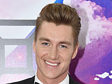 Алексей Воробьев очаровал фанатов семейным фото с женой и падчерицей