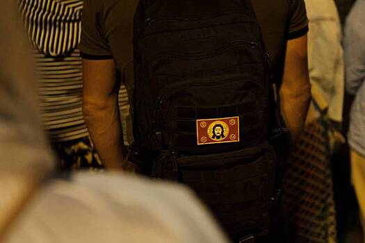 Крепких мужчин в черном с закрытыми лицами заметили еще в одном российском городе