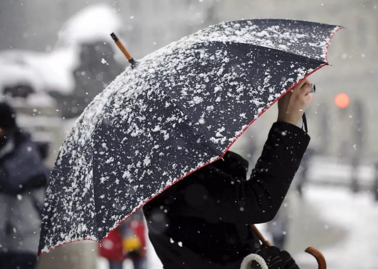 Саратовских водителей предупредили об опасности налипания мокрого снега