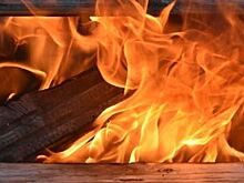 Крупный пожар со взрывом газа произошёл на складах Северодвинска
