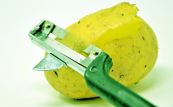 Кожура зеленого картофеля вырабатывает яд: правда или миф