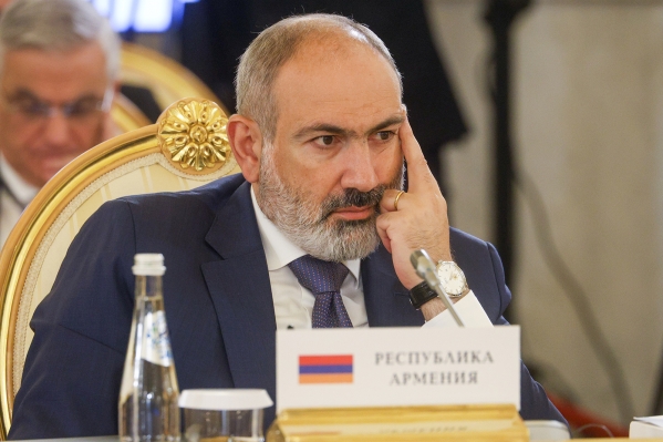 Лидер протестов в Армении призвал Пашиняна к мирному уходу
