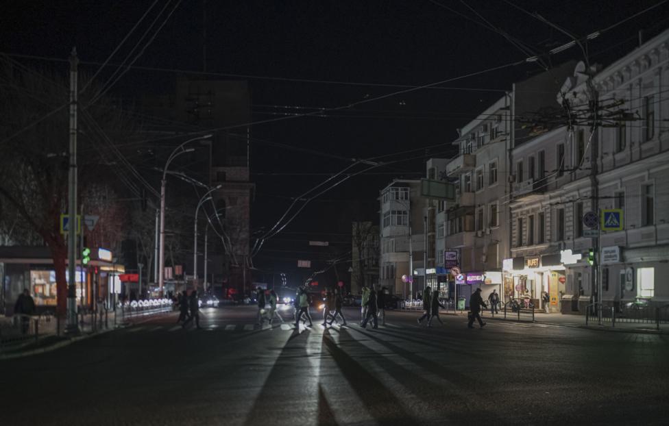 На Украине ввели аварийные отключения света во всех регионах
