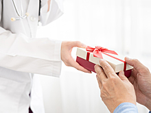 Россиянам грозят сроки за подарки