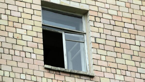 В Москве из окна четвертого этажа выпал младенец