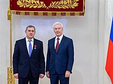 Мэр Москвы Сергей Собянин вручил Генеральному директору "Росгосстраха" государственную награду
