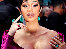 "Женщины платят, а ты их трогаешь"