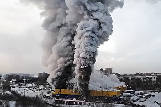 Момент обрушения стен гипермаркета в Томске попал на видео