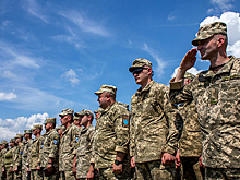 Le Monde сообщила о сотнях украинских военных, использующих нацистскую символику