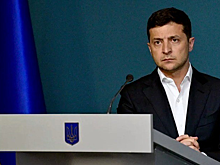 Зеленский смягчит для белорусов въезд на Украину