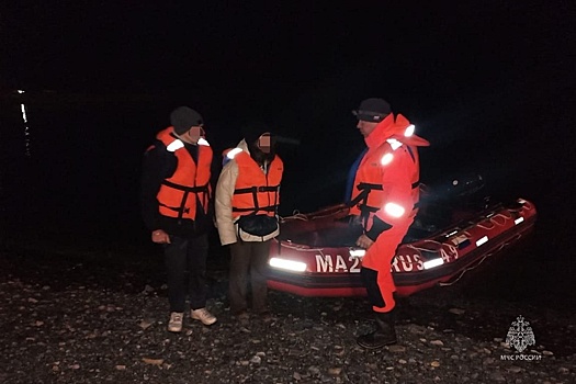 В Магадане спасли туристов, оказавшихся в западне из-за прилива