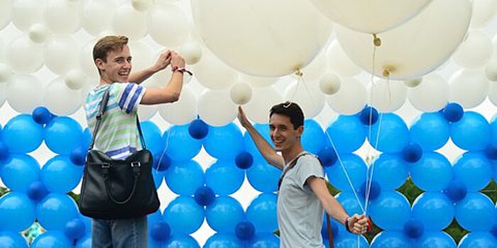 Триколор из воздушных шаров и гигантская мозаика: как пройдет День флага России