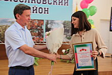 Глава района наградил работников торговли (фото)
