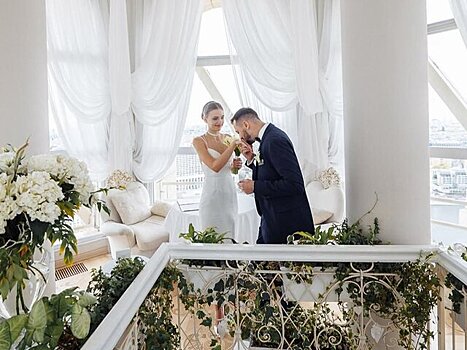 Около 700 пар поженятся в Москве 14 февраля