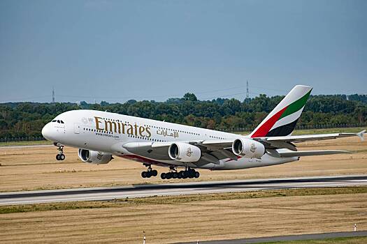 Недовольному условиями полета россиянину посоветовали пересесть в Emirates