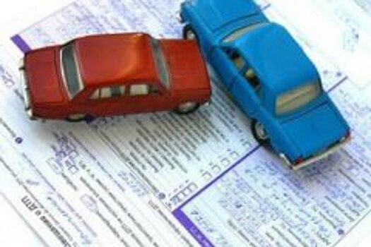 Mercedes врезался в машину ГАИ во время погони в центре Москвы