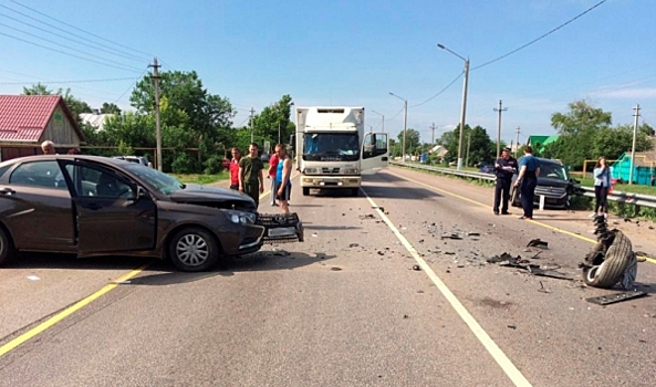 «Лада» на встречной полосе столкнулась с Ford Kuga: трое школьников в больнице