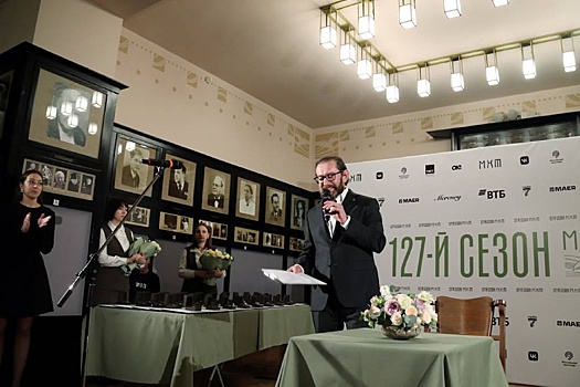 Константин Хабенский вручил памятных "Чаек" в день рождения МХТ