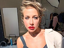 «Платье из белоснежной гортензии и орхидей, а в волосах ландыши»: Юлия Барановская в образе невесты покорила фолловеров