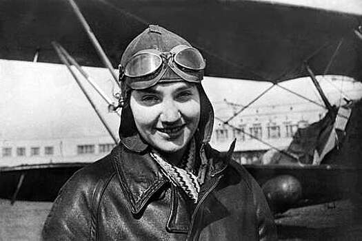 Летчица Гризодубова стала первой женщиной - Героем Советского союза 85 лет назад