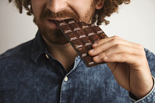 Диетолог назвала противопоказания для употребления горького шоколада