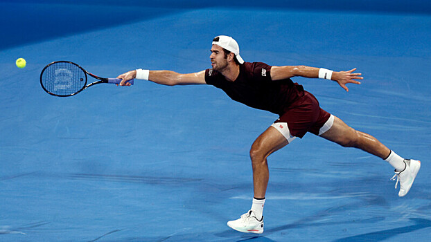 Хачанов уступил Алькарасу на турнире ATP-500 в Дохе