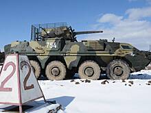 На Украине начали убирать снег с помощью БТР