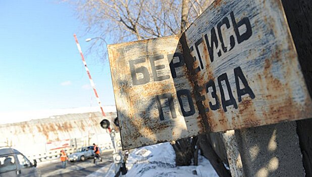 В Забайкалье поезд протаранил автомобиль на переезде
