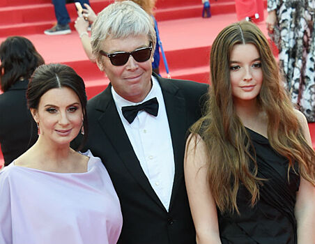 Родители 17-летней Саши Стриженовой были против ее актерской карьеры