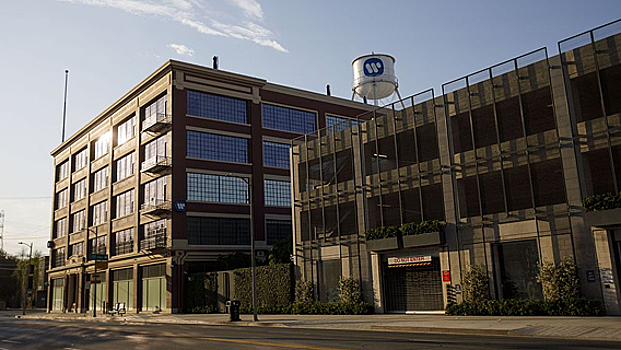 Tencent приобрела долю в Warner Music Group, которая недавно провела IP