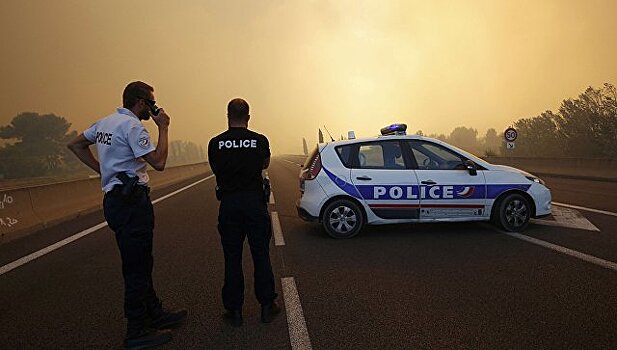 Французская полиция открыла огонь по автомобилю в Париже