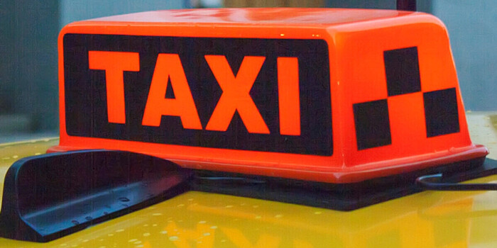 За руль такси в РФ допустят после экзамена на знание города и без судимостей