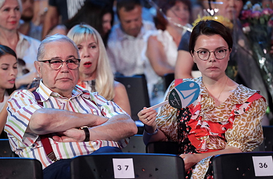 Жена Петросяна опровергла данные о миллионном долге юмориста перед ФНС
