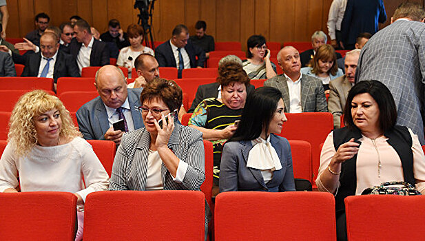 Неслабый пол: женский взвод крымского парламента