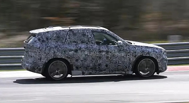 Новый BMW X1 2022 года проходит испытания на Нюрбургринге