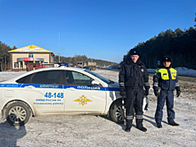 Полицейские в Свердловской области оказали помощь пассажирам сломавшегося междугороднего автобуса