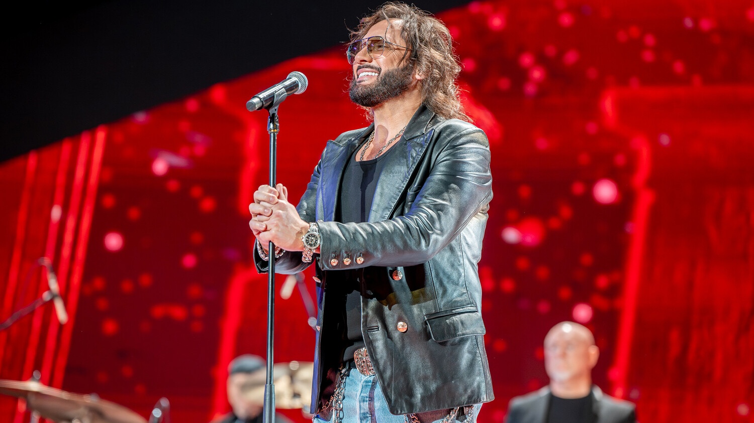 Стас Михайлов на полмиллиона рублей снизил гонорар за корпоративы