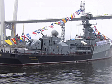 Моряки-тихоокеанцы торжественно встретили День Военно-Морского Флота во Владивостоке