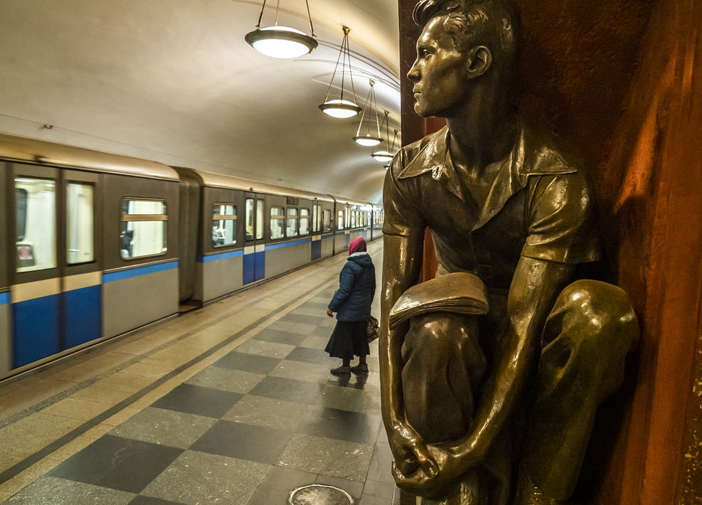 Станция метро площадь революции москва