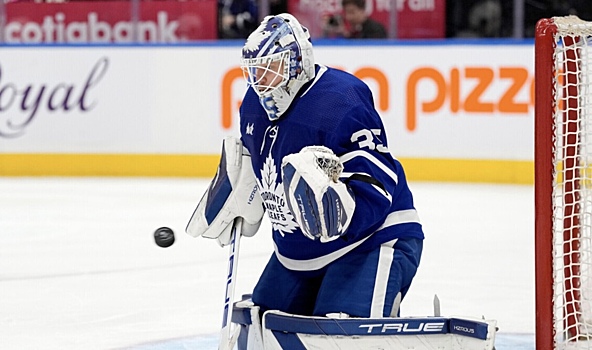 Российский вратарь Самсонов подписал контракт с «Вегасом»