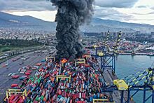 В Турции сообщают о взрывах в горящем порту Искендерун