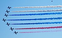 Российский флаг появился в небе над французским Марселем